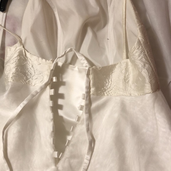 Wedding/Grad Dress - Picture 2 of 4
